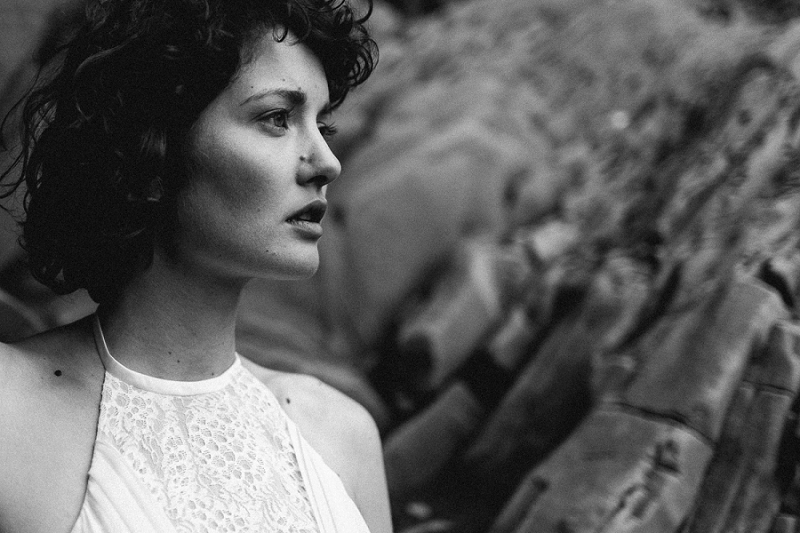 Anja Linner Island Iceland Wedding Editorial Shoot Therese und Luise Braut Brautkleid Boho Vik